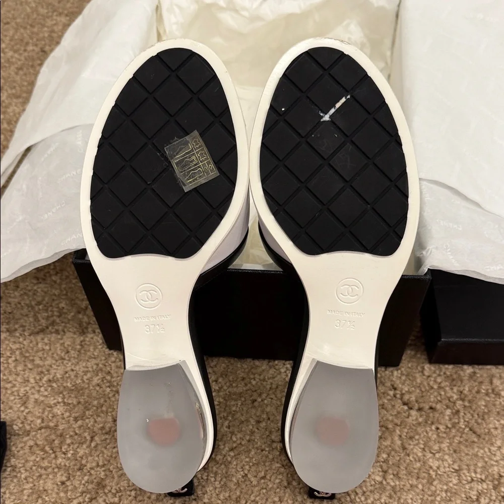 Chanel Iconic Logo Slides 37.5 Black White Leather With Box Authentic - Picture 11 of 12